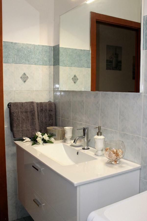 Down Town Cesar Apartment ลาสเปเซีย ภายนอก รูปภาพ