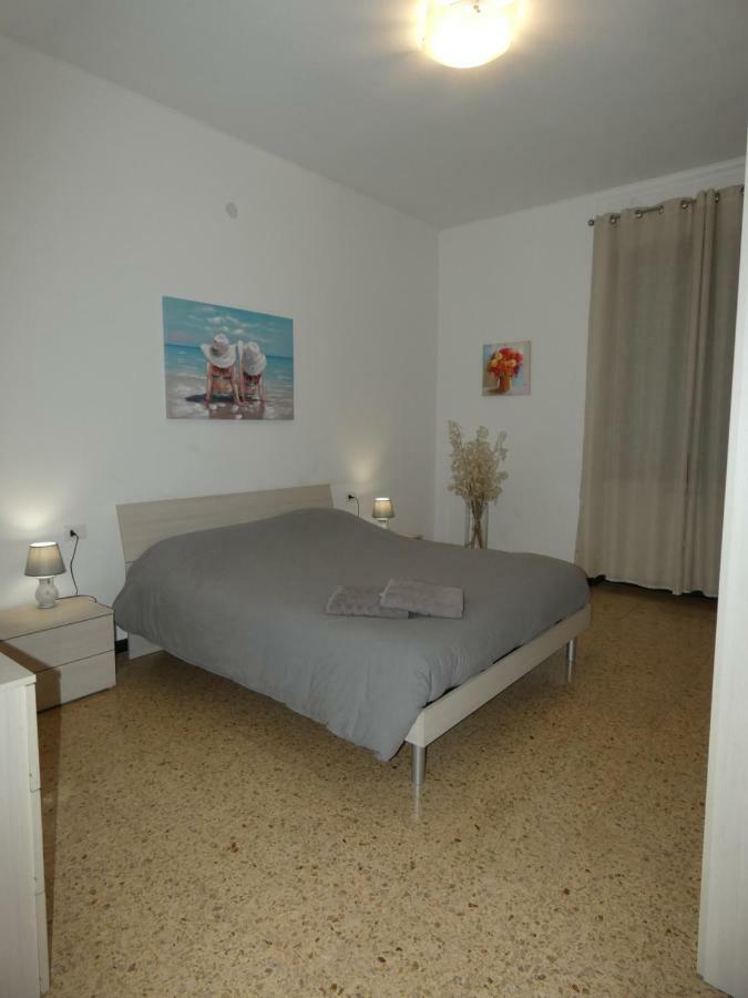 Down Town Cesar Apartment ลาสเปเซีย ภายนอก รูปภาพ